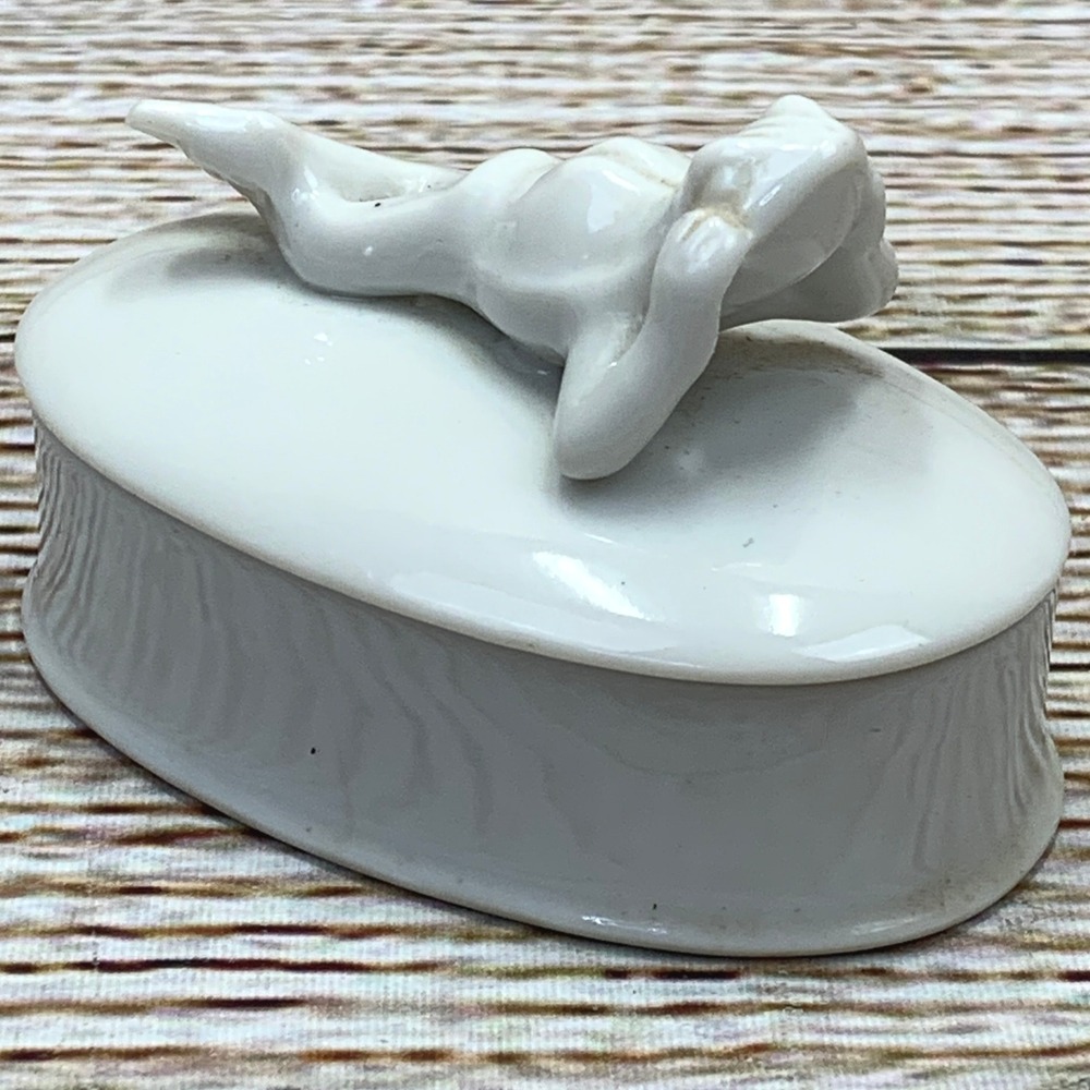 OC Omnibus Porcelain White‎ Frog Lidded Trinket Jewerly Box Japan 1982 Vintage